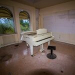 La villa au piano blanc