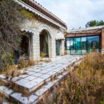 La villa au piano blanc