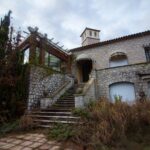 La villa au piano blanc