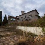 La villa au piano blanc